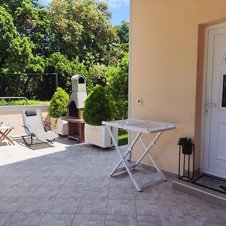 Apartmani "Sandro" Gonar Rab Town Rom bilde