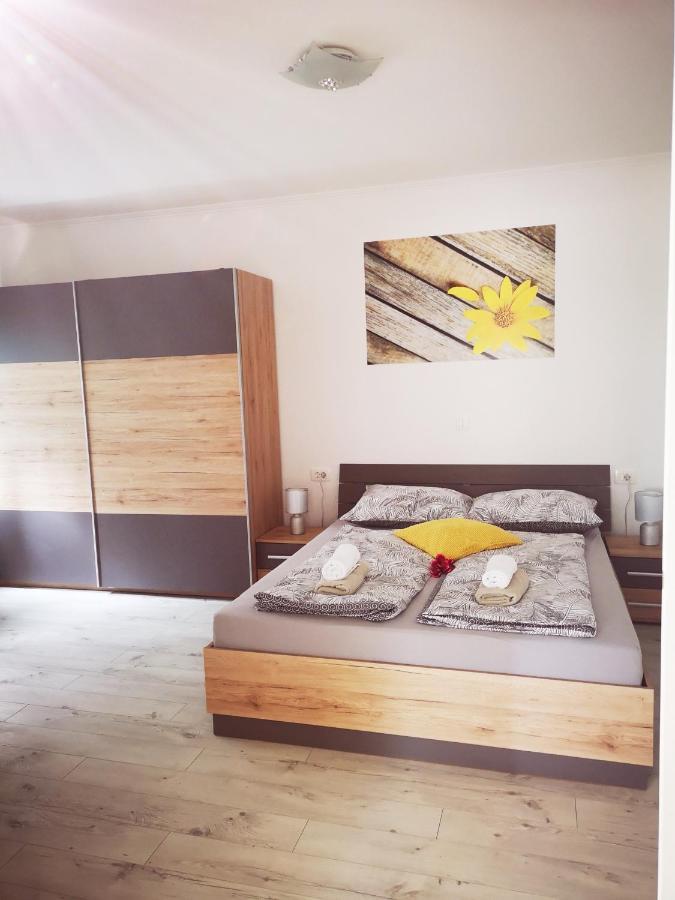 Apartmani "Sandro" Gonar Rab Town Eksteriør bilde