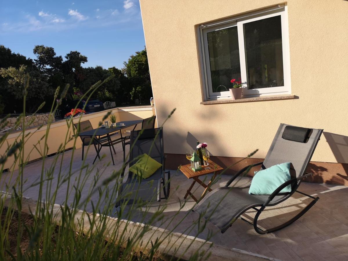 Apartmani "Sandro" Gonar Rab Town Eksteriør bilde