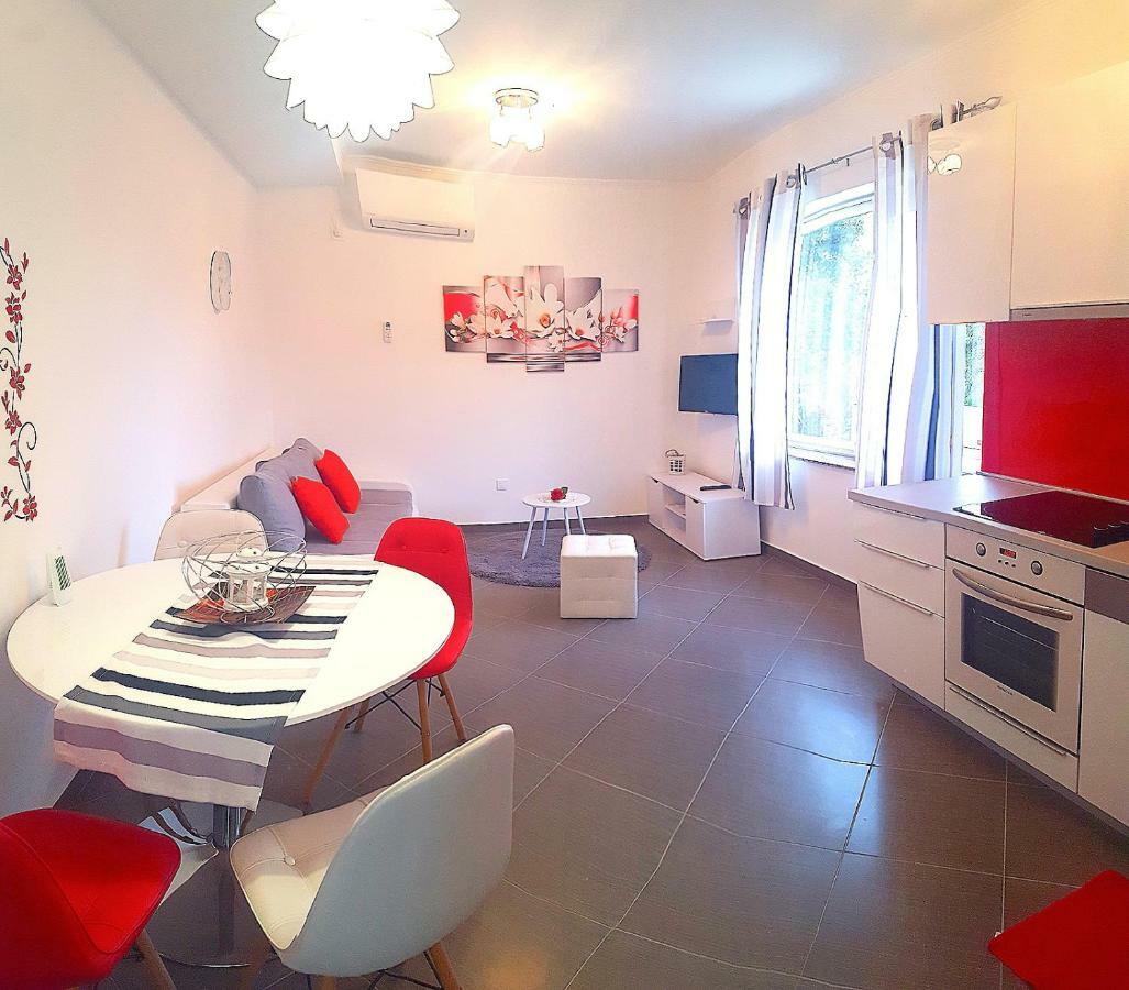 Apartmani "Sandro" Gonar Rab Town Eksteriør bilde