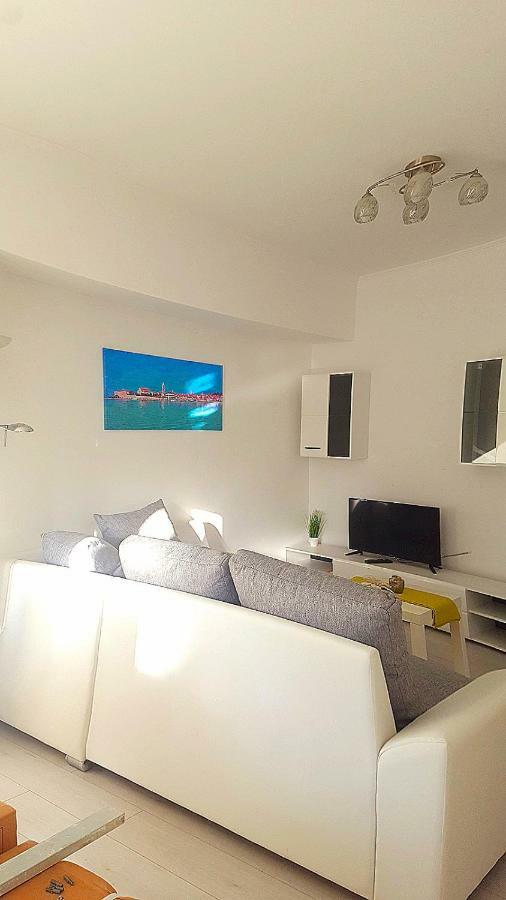 Apartmani "Sandro" Gonar Rab Town Eksteriør bilde