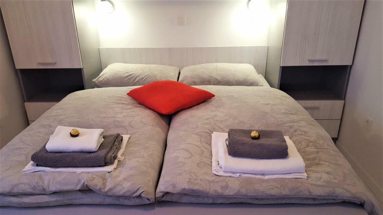 Apartmani "Sandro" Gonar Rab Town Eksteriør bilde