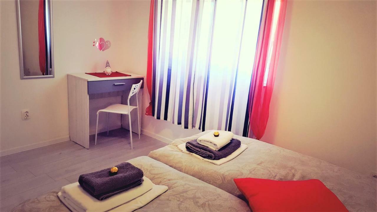 Apartmani "Sandro" Gonar Rab Town Eksteriør bilde