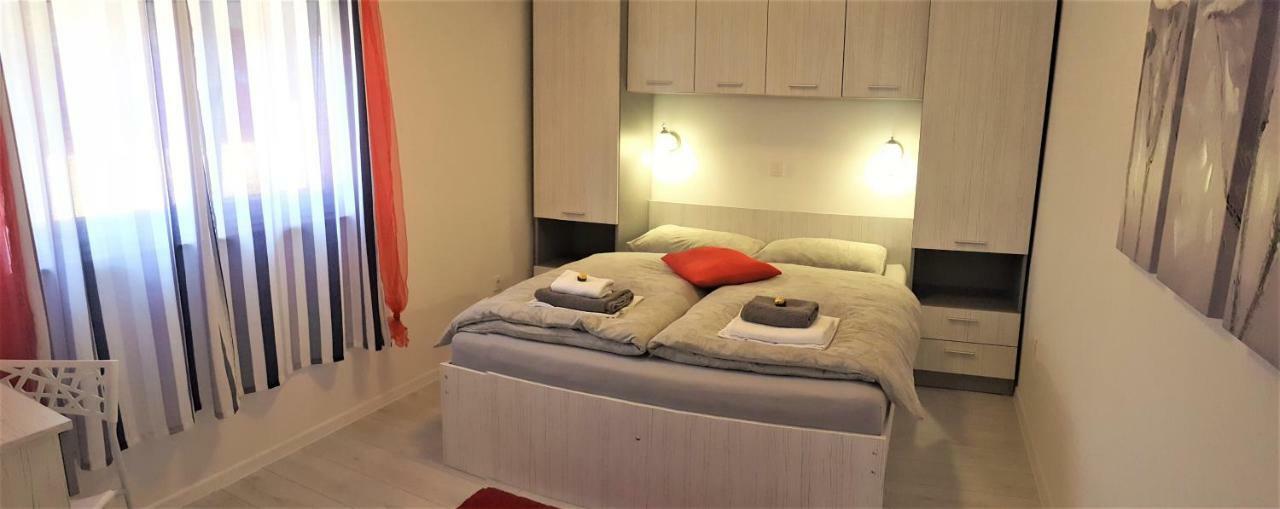 Apartmani "Sandro" Gonar Rab Town Eksteriør bilde