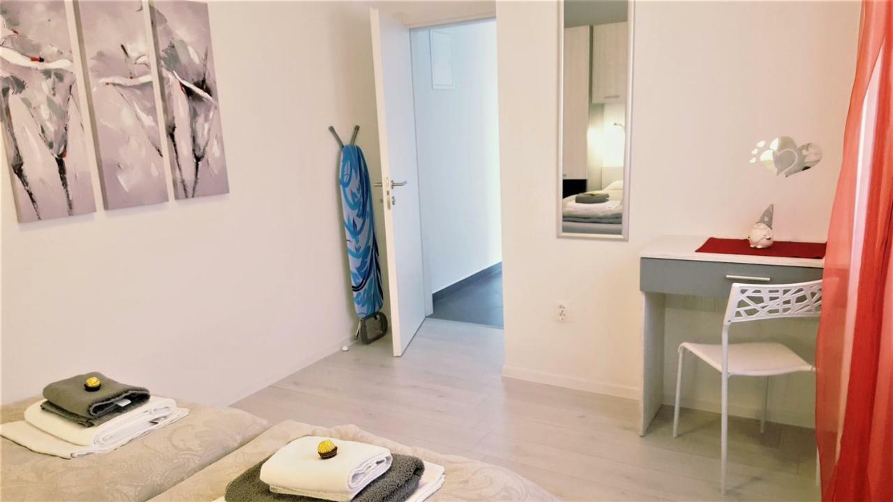 Apartmani "Sandro" Gonar Rab Town Eksteriør bilde