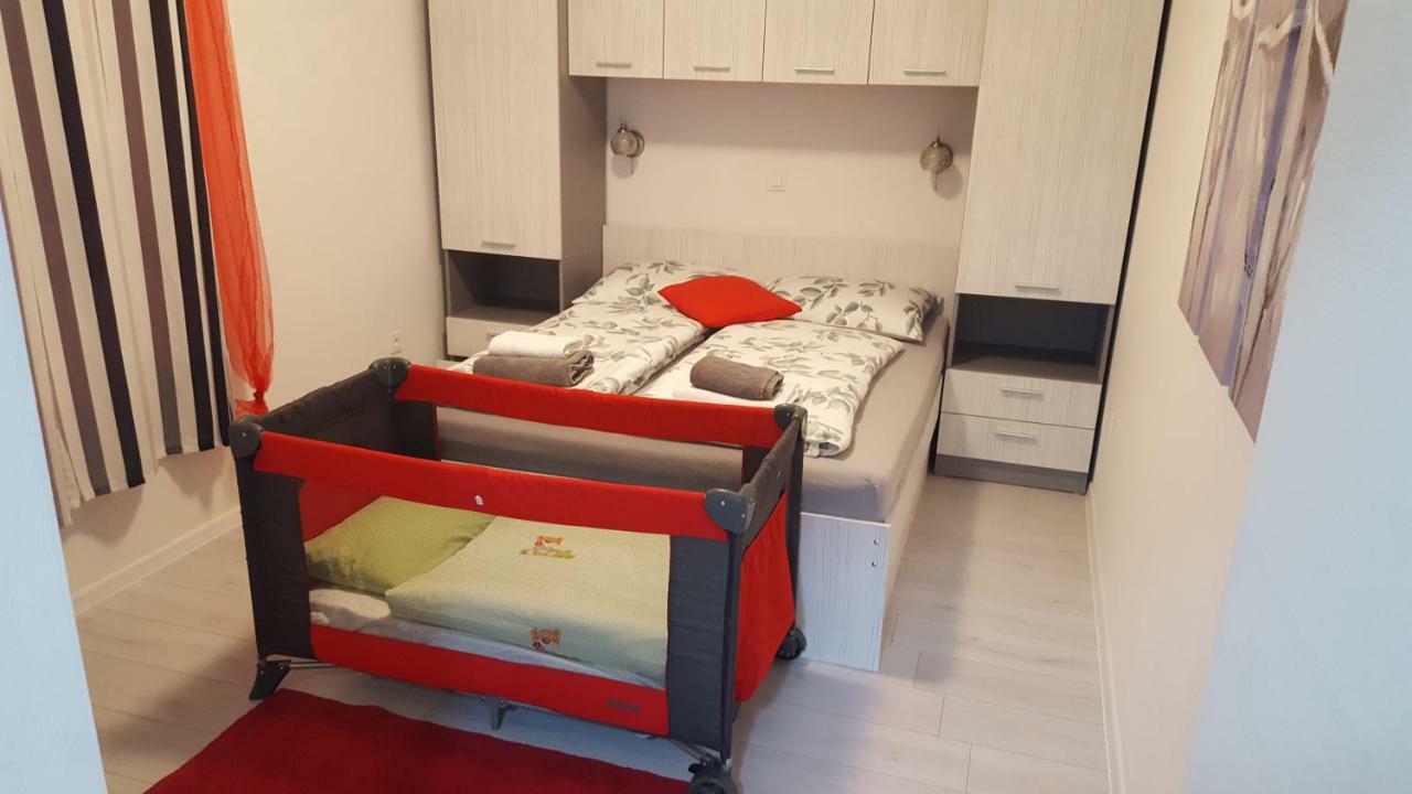 Apartmani "Sandro" Gonar Rab Town Eksteriør bilde